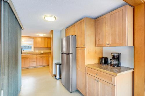 Lakefront Salem Retreat - Fish, Swim, Kayak and More in Salem