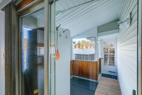 Lakefront Salem Retreat - Fish, Swim, Kayak and More in Salem