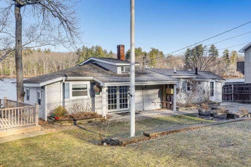 Lakefront Salem Retreat - Fish, Swim, Kayak and More in Salem