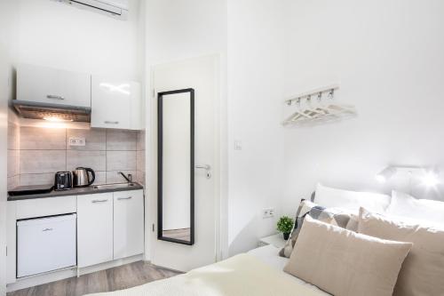 Very Central - Small Studio for Solo Traveller - image 4