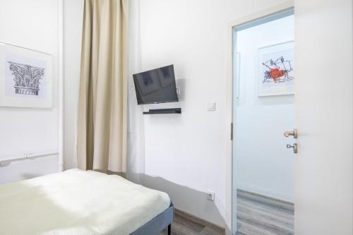 Very Central - Small Studio for Solo Traveller - image 5