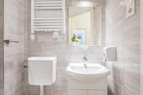 Very Central - Small Studio for Solo Traveller - image 3