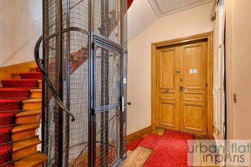62 - Beautiful Apartment Triangle d- 100m from Champs-Elysees - image 5