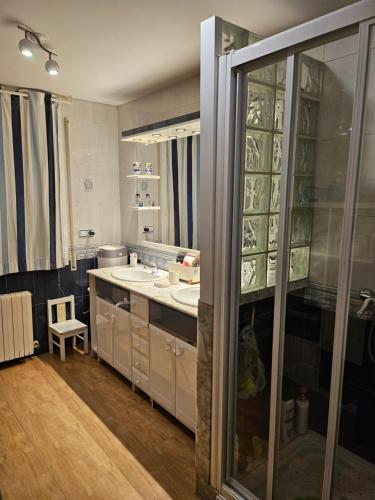 Fürdőszoba, Villa Cariño (Villa Carino) in Palafolls