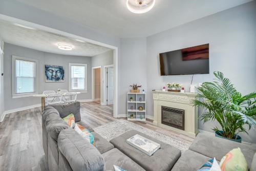 Charming Hampton Home Near Downtown and Beaches! in Hampton, USA