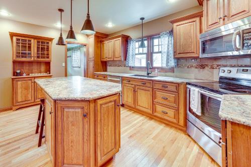 Charming Tonica Farmhouse w/ Private Yard! in Oglesby (IL)