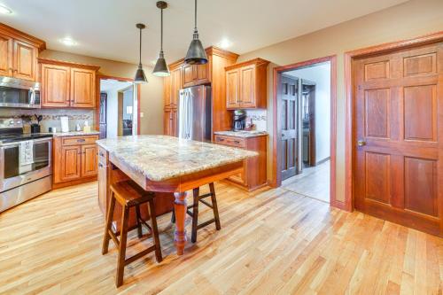 Charming Tonica Farmhouse w/ Private Yard! in Oglesby (IL)