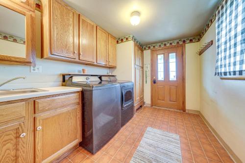 Charming Tonica Farmhouse w/ Private Yard! in Oglesby (IL)