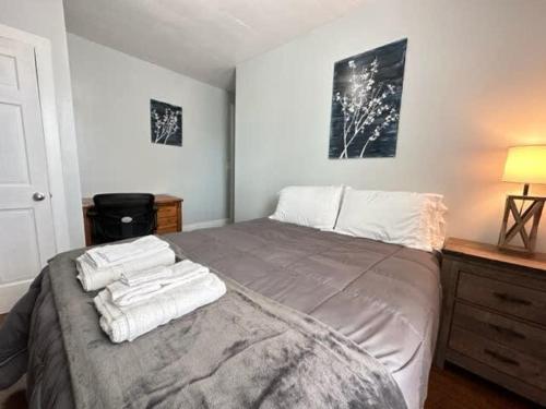 Home Plate Apt 1 All Star Baseball Rentals in Oneonta, USA