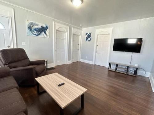 Home Plate Apt 1 All Star Baseball Rentals - image 13