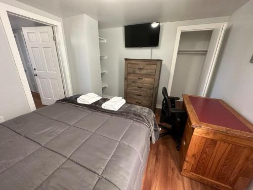 Home Plate Apt 2 All Star Baseball Rentals in Oneonta, USA