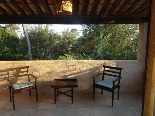 06D - Appartement spacieux avec terrasses, jardin et piscine, Roquefort-les-Pins (Foto 10)
