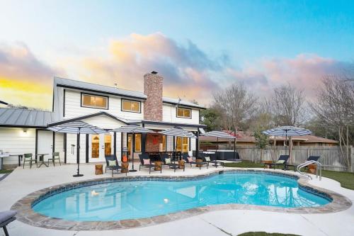 Large Pool&Mini Golf HotTub Near Alamo&Riverwalk in San Antonio, USA