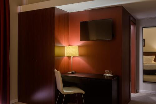 room detail thumbnail 1