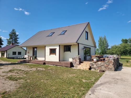 Viesnīcas āriene, Priimäe talu (Priimae talu) in Ainja