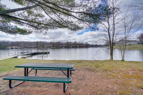Pet-Friendly Crossville Resort Condo Golf and Swim! in Fairfield Glade, USA