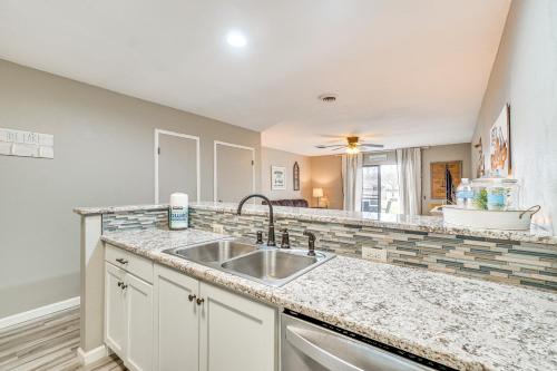 Pet-Friendly Crossville Resort Condo Golf and Swim! in Fairfield Glade, USA