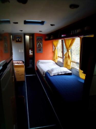 Cabana Bus LUYHANE in Yala