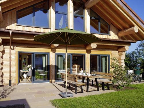 Chalet Schwarzwaldchalet de luxe mit Sauna by Interhome in Heitersheim