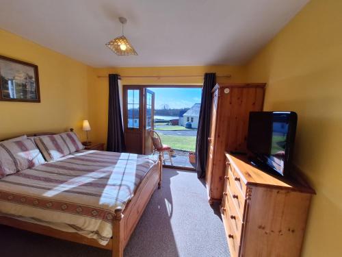 Beautiful Lakeside Holiday Home (6 Portinode Cottages) in Kesh