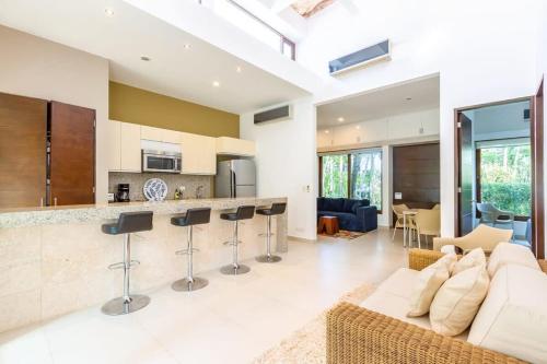 Private Terrace with Plunge Pool l Sat TV l Beach Access in Akumal, Mexico