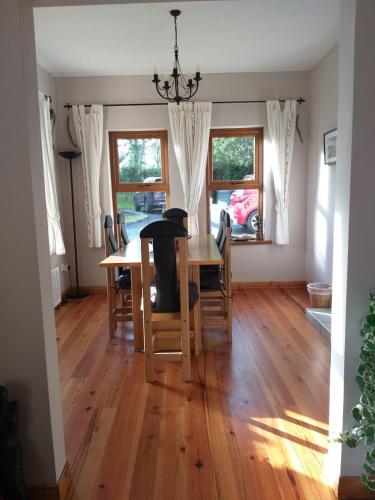 Beautiful Lakeside Holiday Home (6 Portinode Cottages) in Kesh