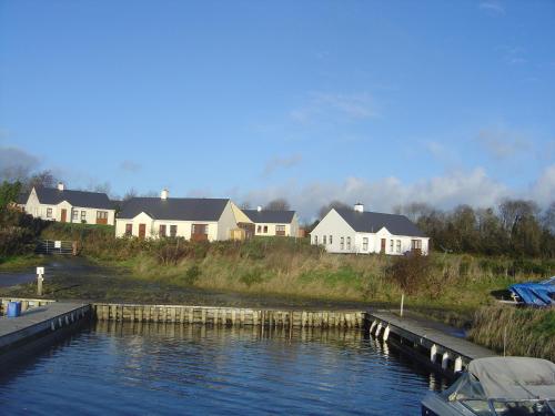 Beautiful Lakeside Holiday Home (6 Portinode Cottages) in Kesh
