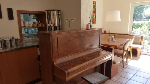 ผับ/เลาจน์, Hotel Bergische Schweiz in เฟลเบิร์ท