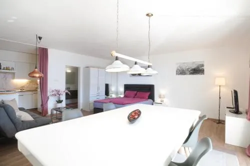VISTA LAGO casa Hulya in Orselina, Schweiz