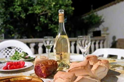 Casa Rural Las Parras 48 in 卡塞雷斯馬爾帕蒂達