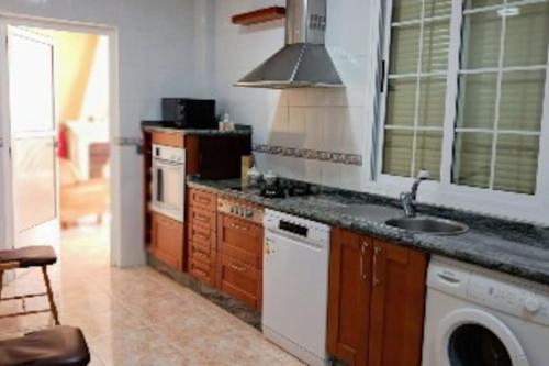 廚房, Casa Rural Las Parras 48 in 卡塞雷斯馬爾帕蒂達