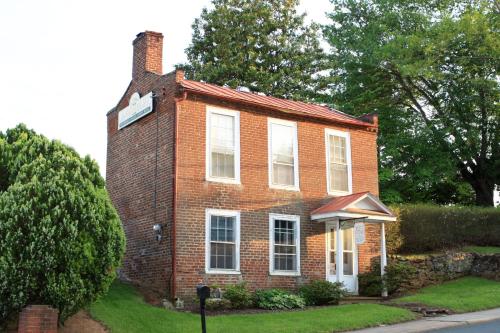 Lafayette Inn & Restaurant - image 7