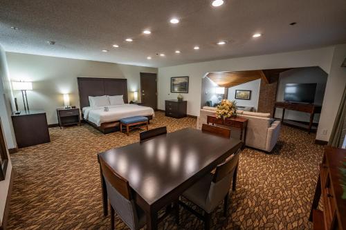 Christopher Inn and Suites