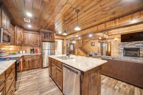 Broken Bow Cabin with Hot Tub Fire Pit and More Than 1 Acre! - main image
