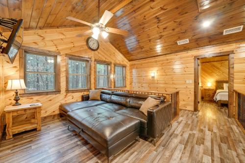 Broken Bow Cabin with Hot Tub Fire Pit and More Than 1 Acre! - image 14