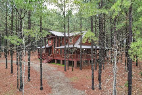 Broken Bow Cabin with Hot Tub Fire Pit and More Than 1 Acre! - image 13