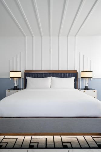 King Guest Room with City View