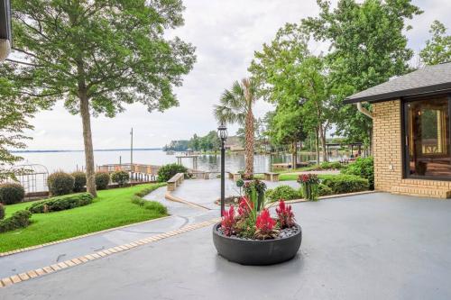 New! Lake Murray - Big Water with Mountain Views in Lexington, USA