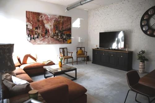 Beautiful Design 2 BR Loft