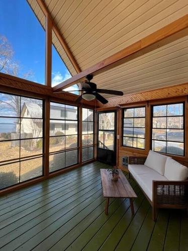 New! Lake Murray - Big Water with Mountain Views in เลกซิงตัน (SC)