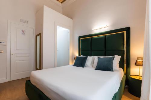 Cavour Luxury Rooms - image 4