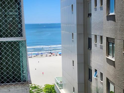 Em frente à praia em Balneário, 6 hóspedes VU3572