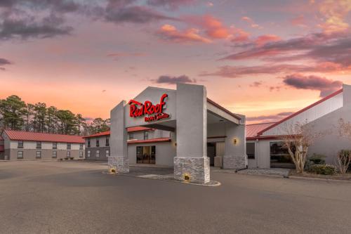 Red Roof Inn & Suites Newport News