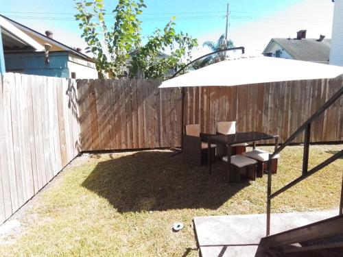 Cozy 2-bedroom unit in beautiful New Orleans with WiFi, AC in Mid City