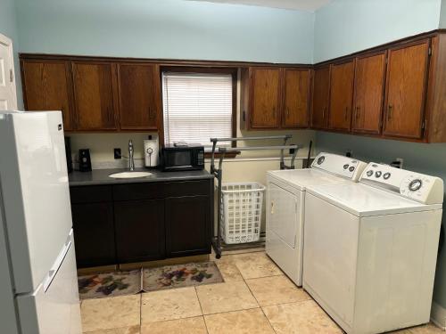 Konyha, Cozy 2-bedroom unit in beautiful New Orleans with WiFi, AC in Mid City