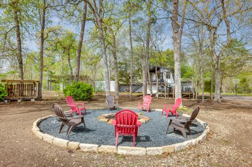 Willis Vacation Rental about 2 Mi to Lake Conroe! in Willis, USA