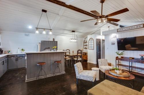 Willis Vacation Rental about 2 Mi to Lake Conroe! in Willis, USA