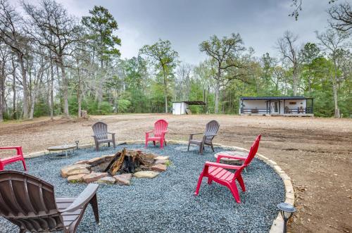Willis Cabin on 6 Acres - Close to the Lake! in Willis, USA