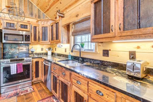 Pando Cabin Modern Amenities and Large Deck - image 6