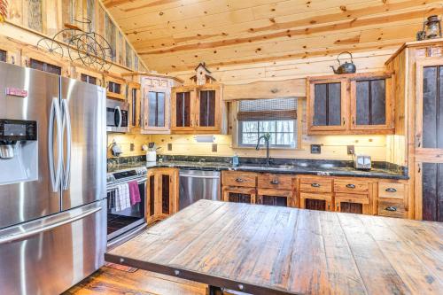 Pando Cabin Modern Amenities and Large Deck - image 14